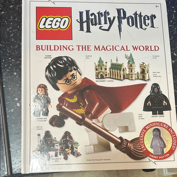 LEGO Harry Potter Magical World Book with Minifigure - Picture 1 of 1